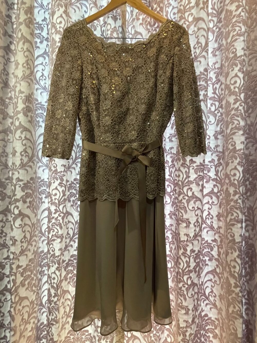 Women's "Alex Evenings" Formal 2 pc. Set- Large Lace/Sequin Top & Med Long Skirt